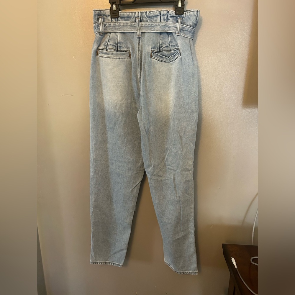 American Eagle Outfitters jeans - light blue “Highest rise mom jeans” w/belt - Picture 6 of 12